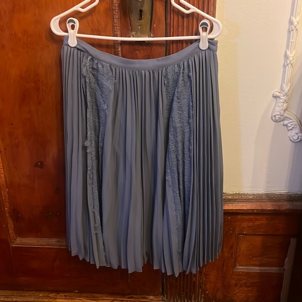 Banana Republic Blue Pleated Skirt, Size 6